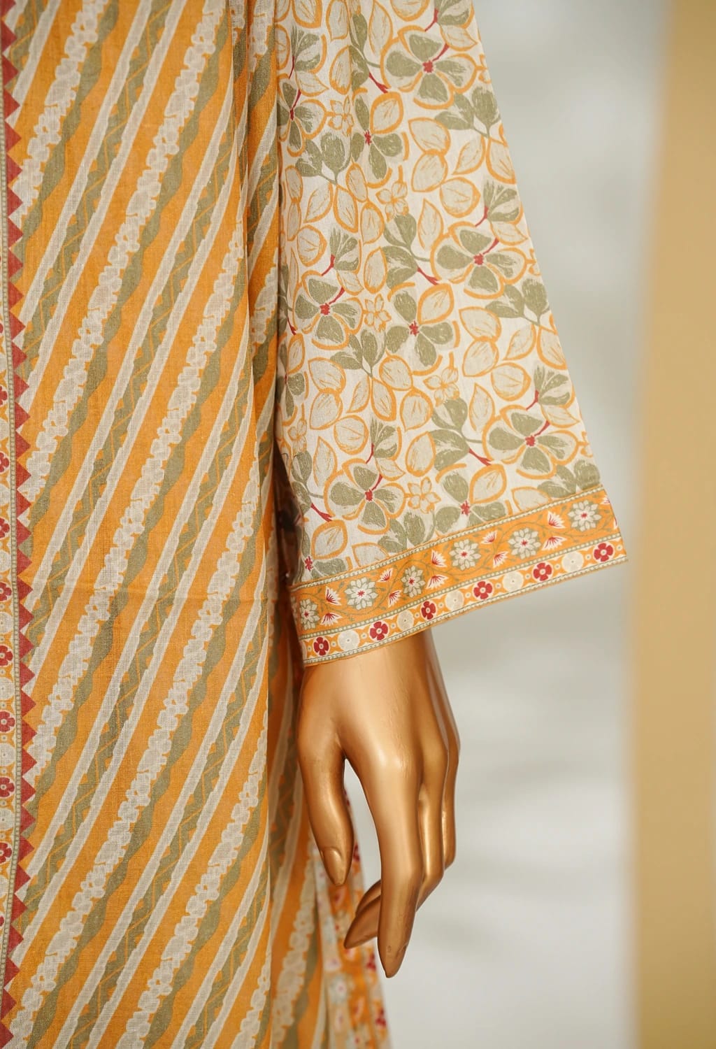 Binsaeed Stitched Ivory Printed Lawn 3pc (LSM049)