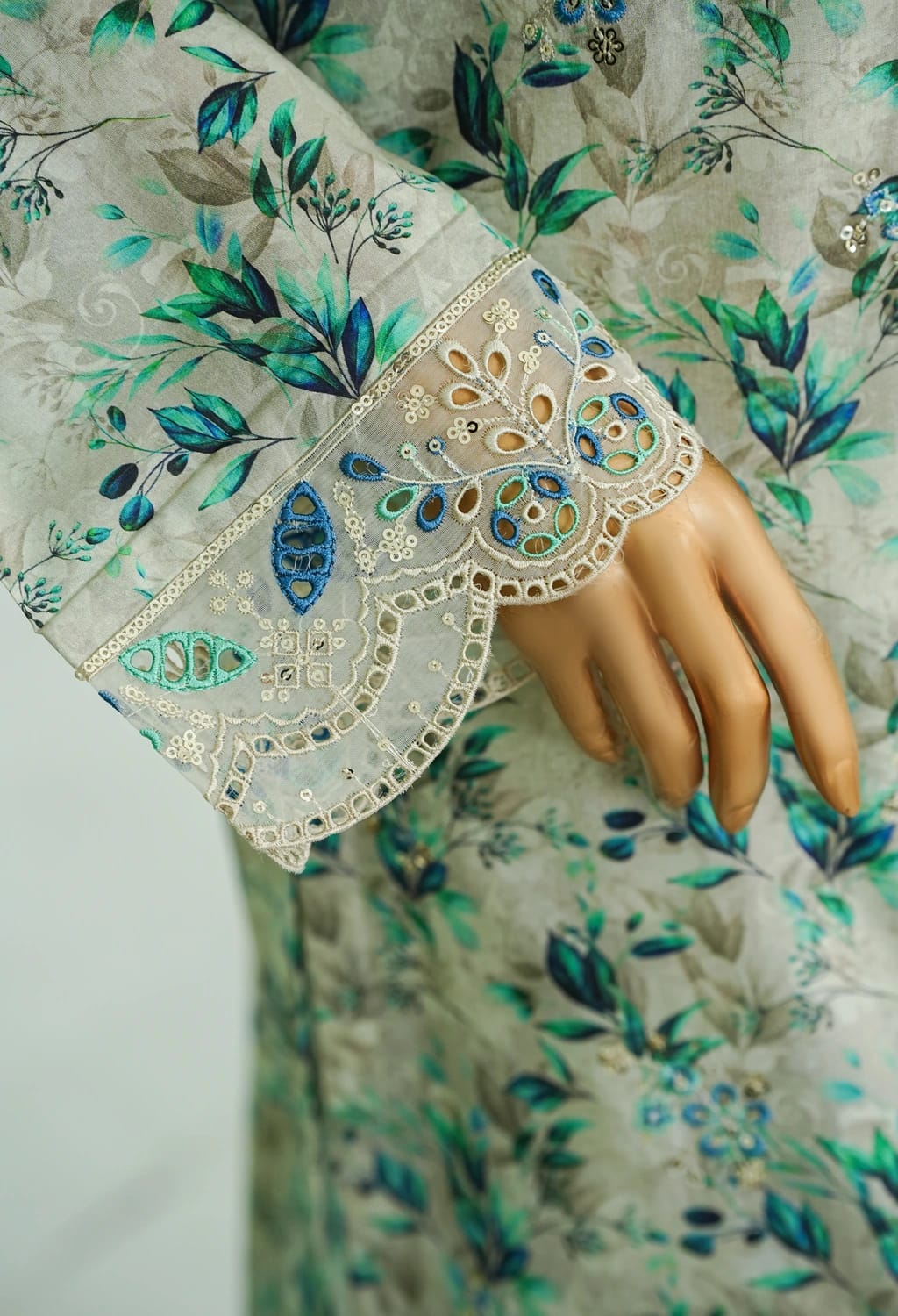 Binsaeed Lawn Embroided 3pc (WC 66)