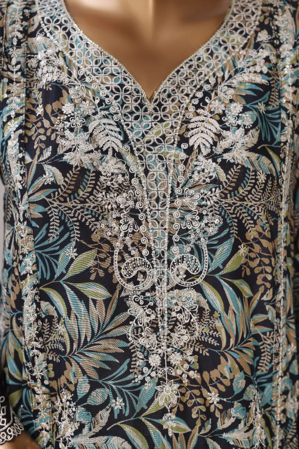 Binsaeed Stitched Embroidered Lawn Black 3pc (NSM096ED)