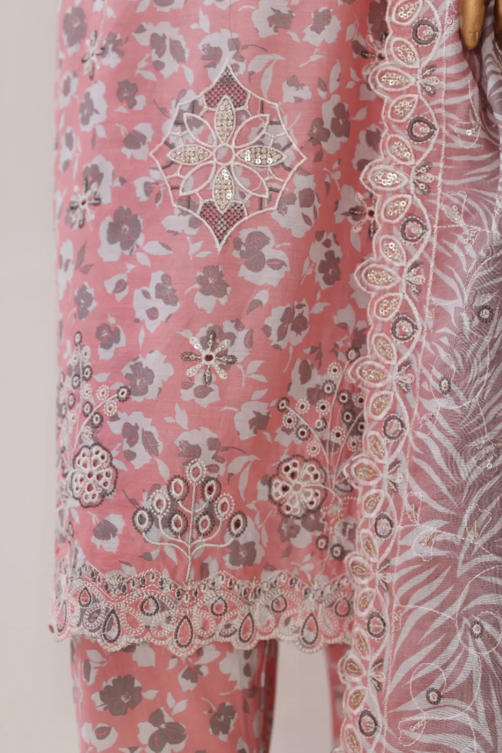 Binsaeed Stitched Embroidered Lawn Black 3pc (NSM0117 ED)