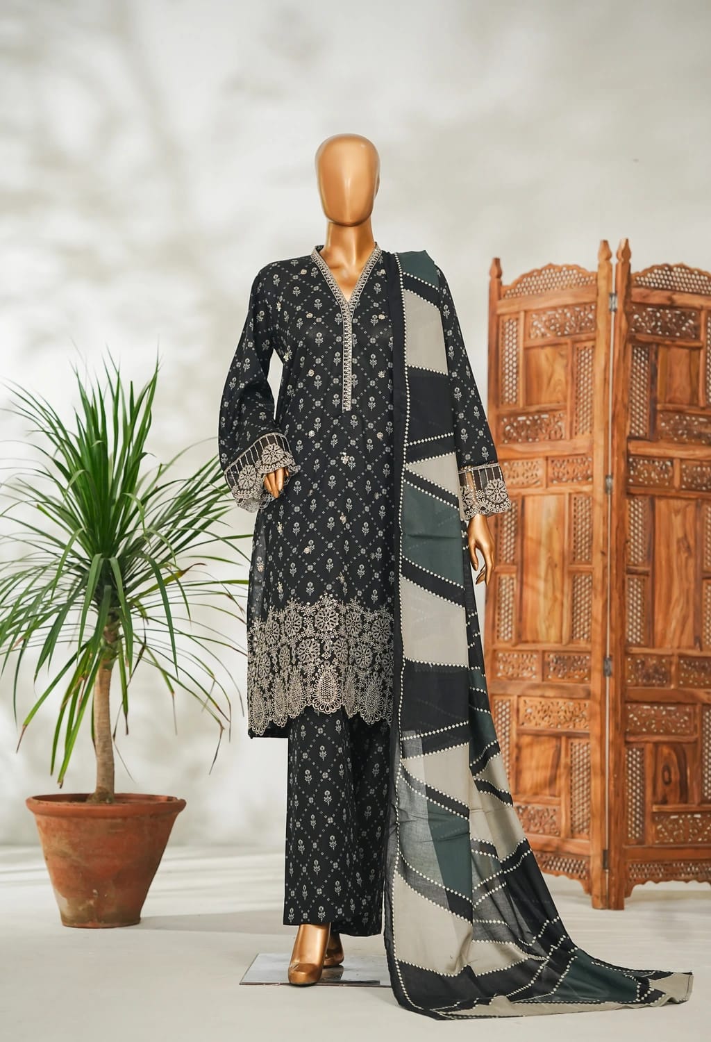 Binsaeed Stitched Black Embroidered Lawn 3pc (NSM103)