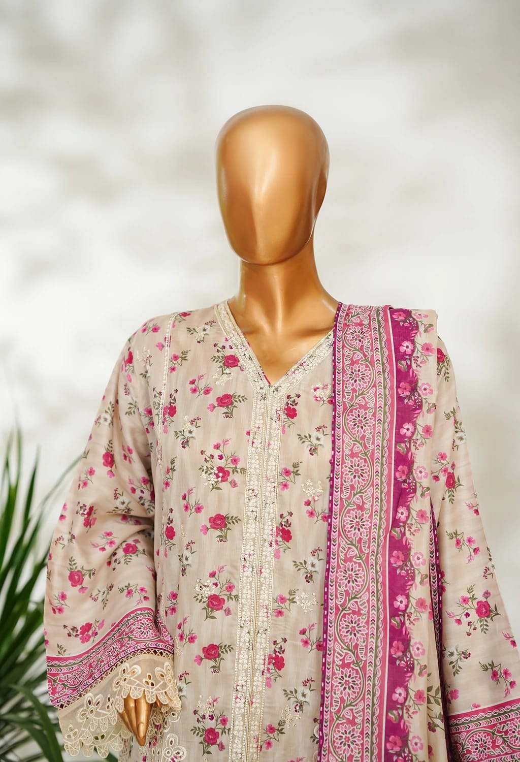 Binsaeed Stitched Ivory Embroidered Lawn 3pc (NSM116)