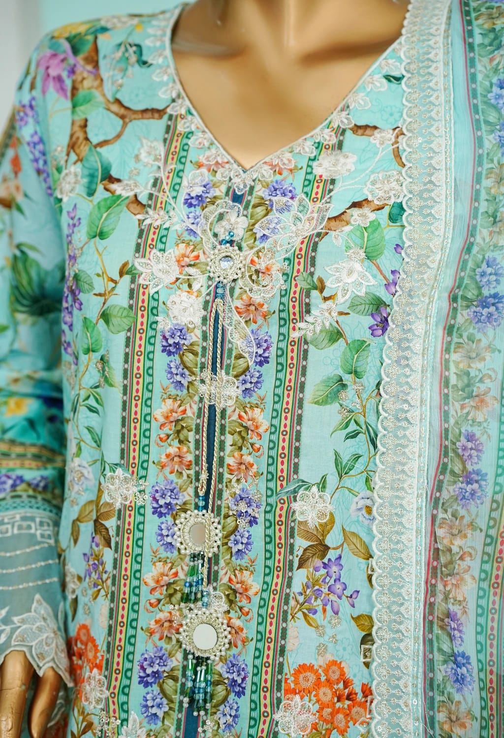 Binsaeed Lawn Embroided 3pc (WC 36)