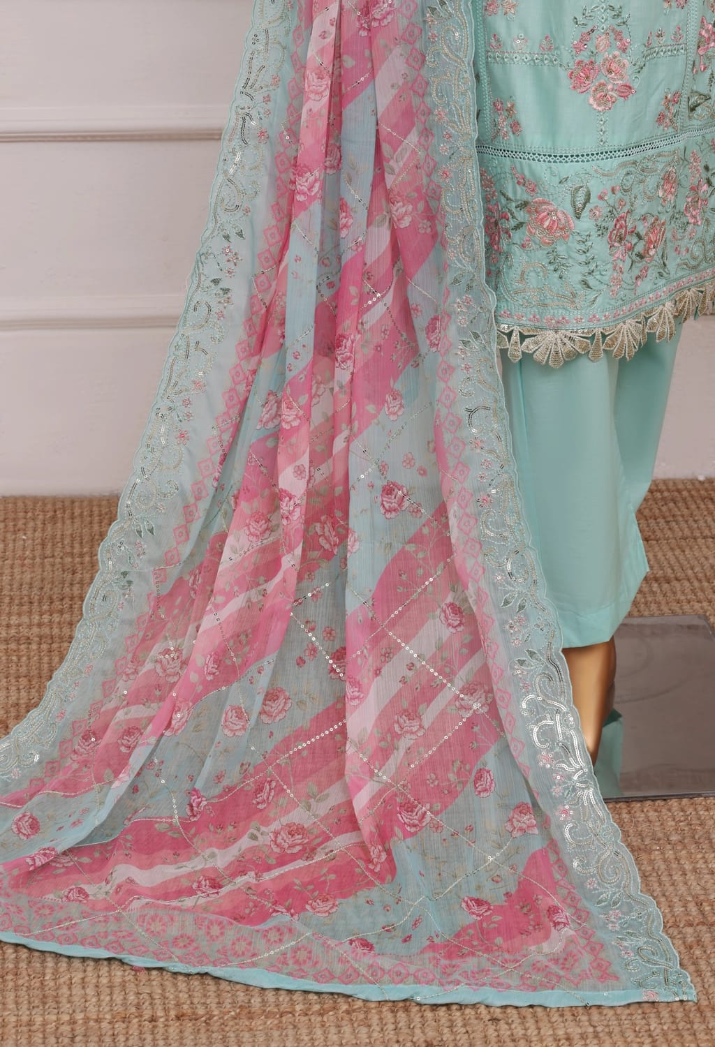 Binsaeed Lawn Embroided 3pc (D2555)