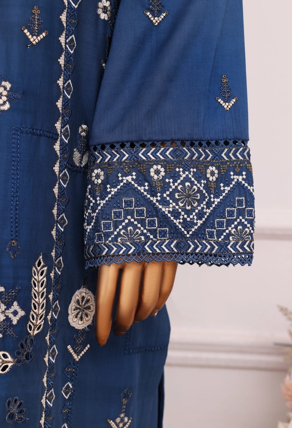 Binsaeed Lawn Embroided 3pc (D2560)