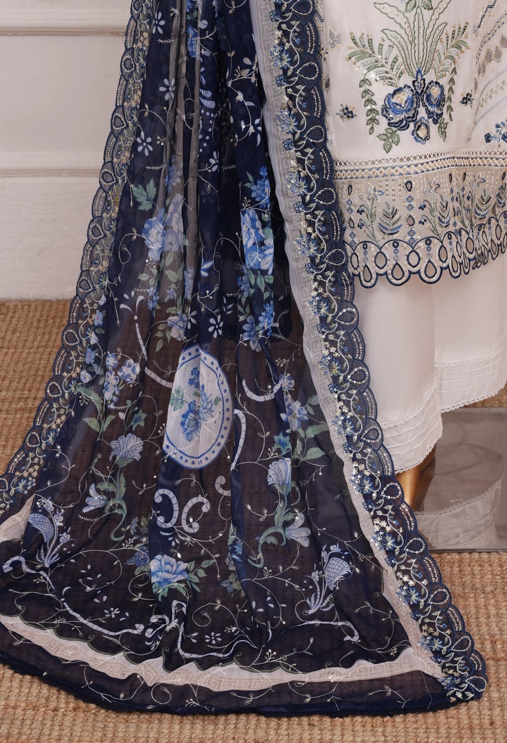 Binsaeed Lawn Embroided 3pc (D2563)