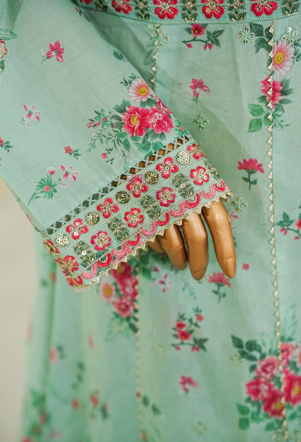 Binsaeed Lawn Embroidered 3pc (LSMK0125)